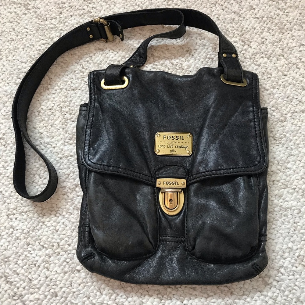 Fossil Long Live Vintage Black Leather Crossbody Bag Flap Front Gold Hardware